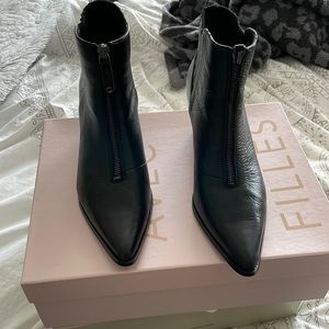 Avec les filles booties